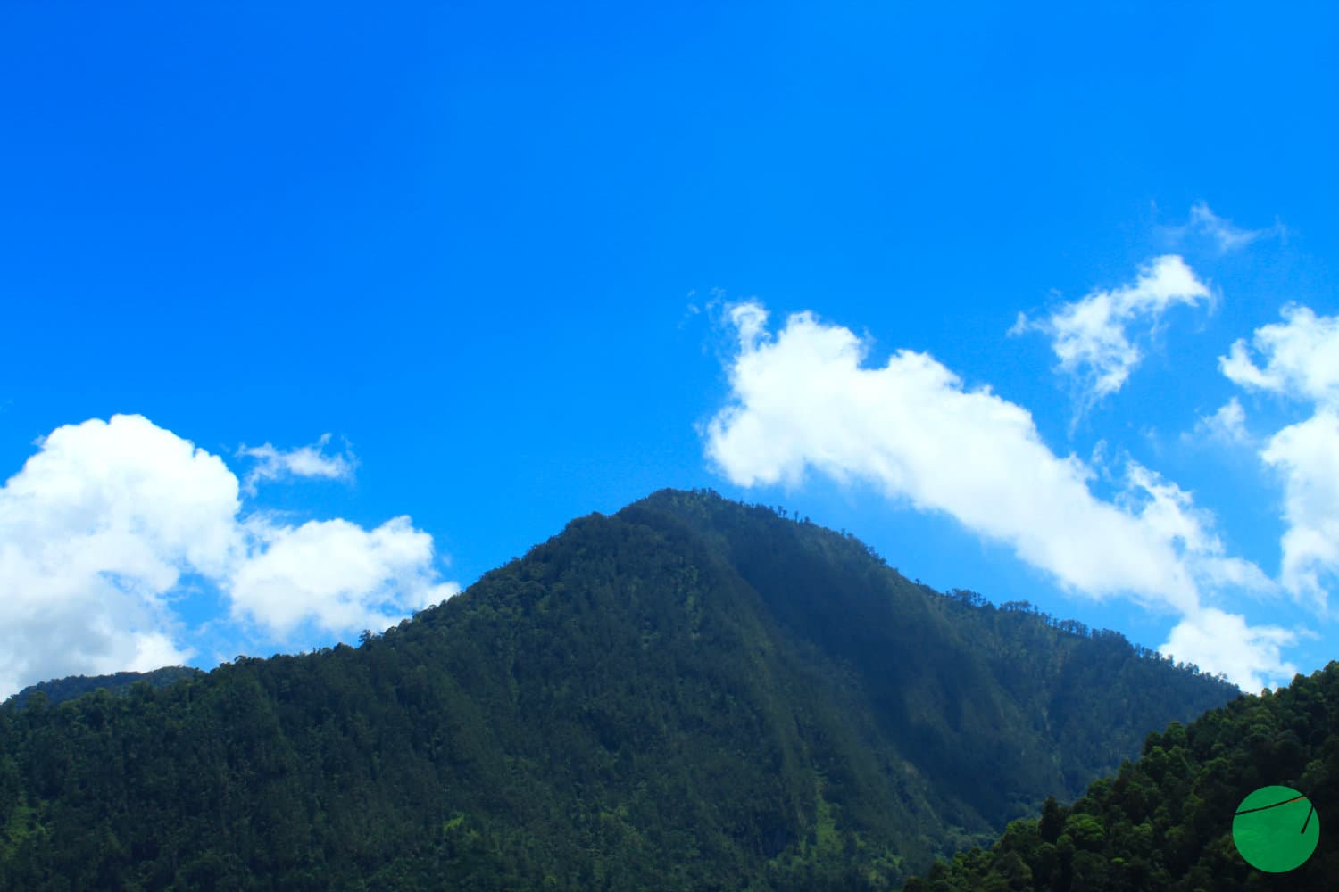Cover Image for Apa itu Gunung? Dimana Gunung Tertinggi dan Terendah di Indonesia Terletak?